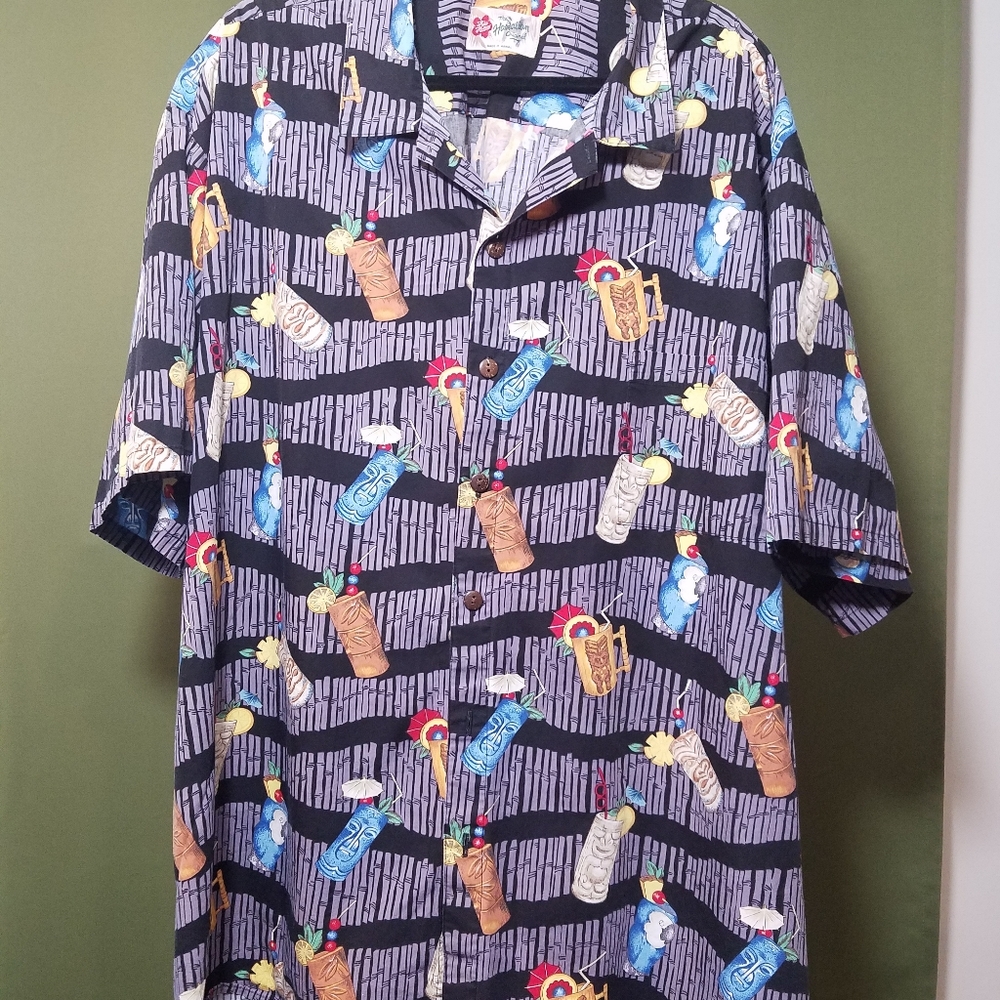 Mens Hilo Hattie It's 5 O'Clock Somewhere! Black with Tiki Drinks